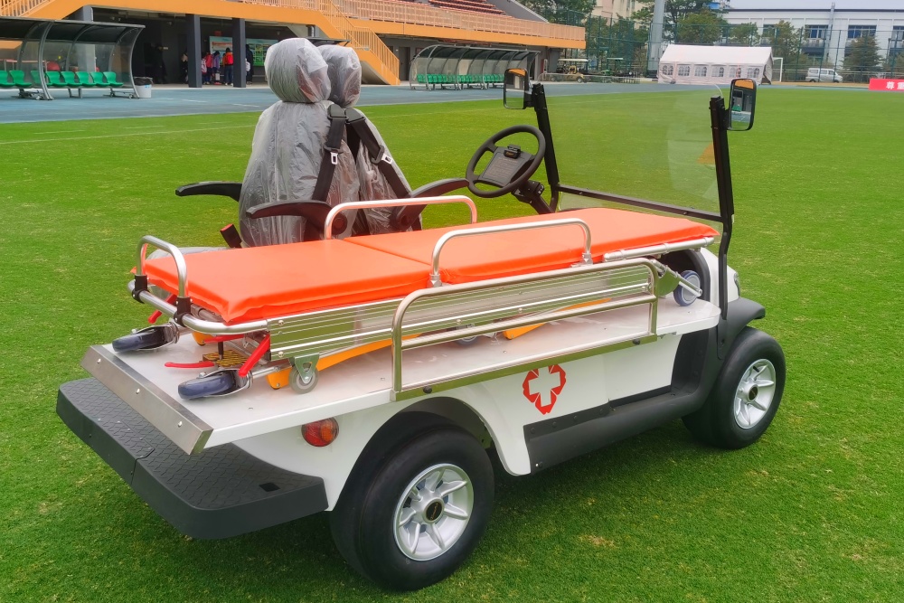 青少年足球訓(xùn)練基地小型電動(dòng)救護(hù)車傷員轉(zhuǎn)運(yùn)車